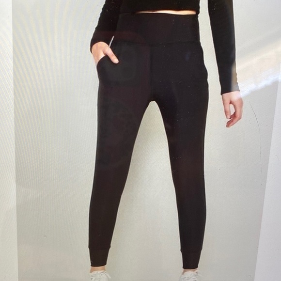 NWT- Old Navy High Waisted Power Soft Joggers Women’s M Black activewear Stretch - Picture 2 of 14